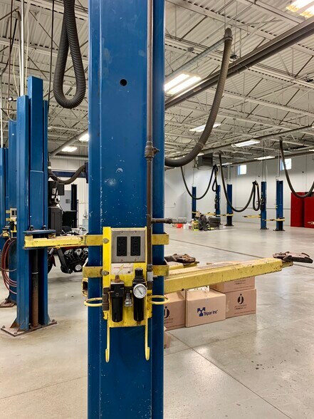 More Photos Of 855 E Grand Ave, Lake Villa Auto Dealership For Sale