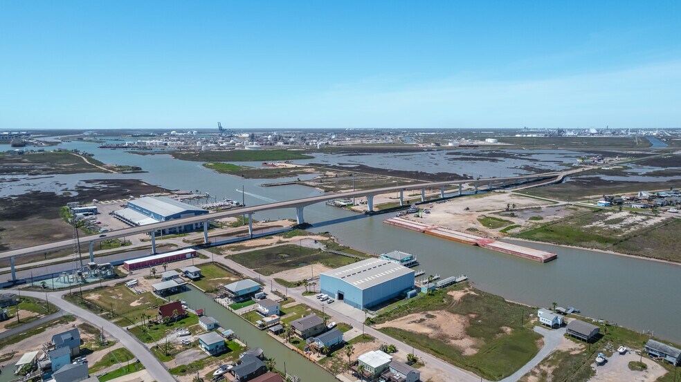 More Photos Of 827 Gulf Rd, Freeport Marina For Sale