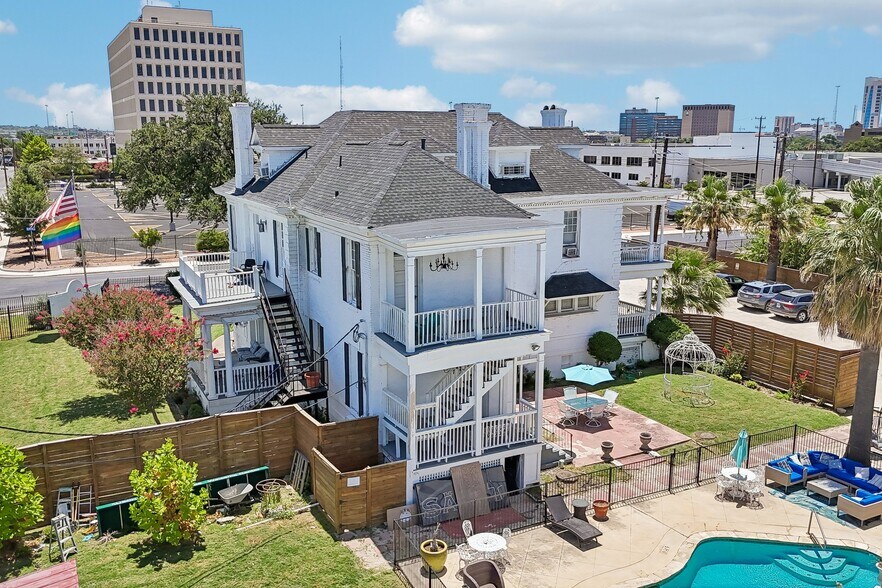 More Photos Of 421 Howard St, San Antonio Hospitality For Sale