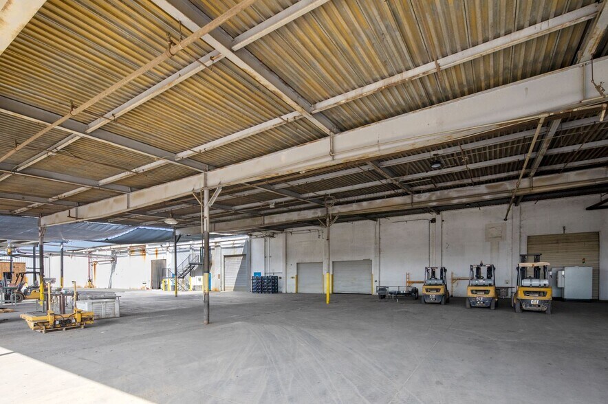 More Photos Of 6001 Snow Rd, Bakersfield Industrial For Sale