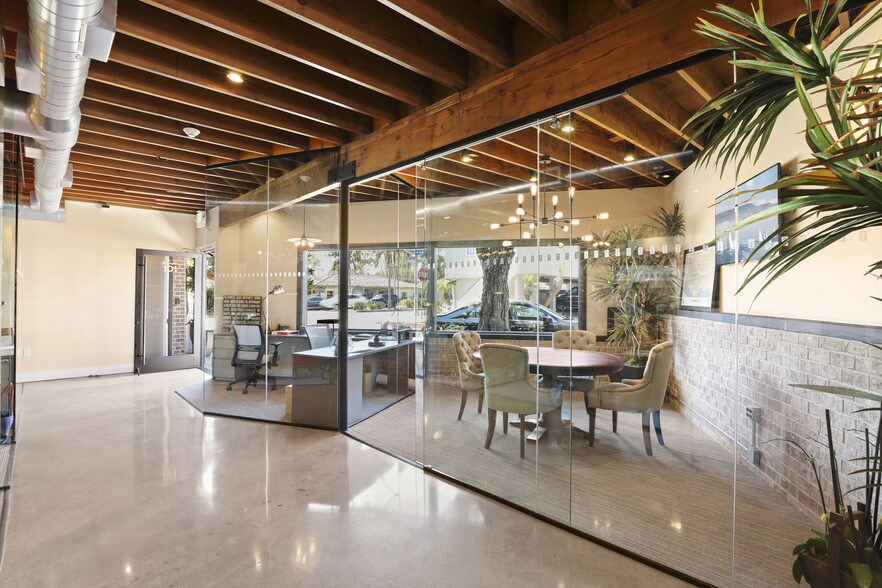 More Photos Of 2700 E Coast Hwy, Newport Beach Storefront Retail Office For Lease