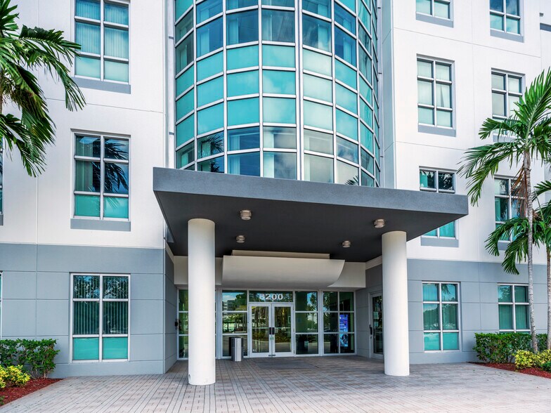 More Photos Of 8200 NW 33rd St, Doral Office For Lease