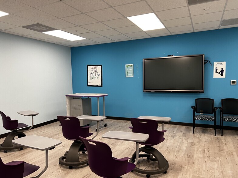 More Photos Of 2220 S 62nd Ave, Saint Petersburg Schools For Lease