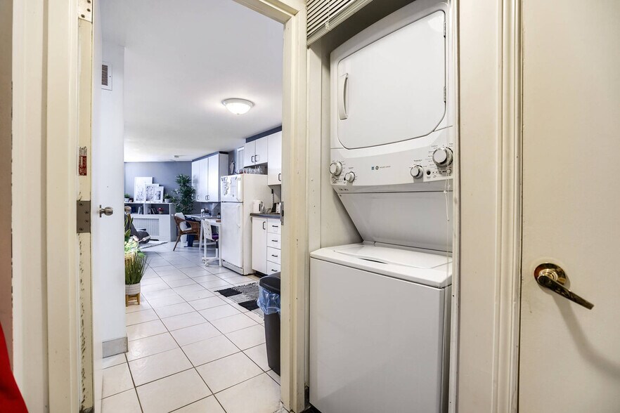 More Photos Of 4 Oriole Gdns, Toronto Apartments For Sale