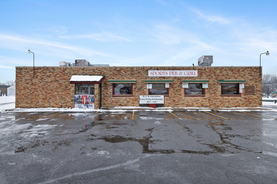 Primary Photo Of 135 N Bridge St, Belding Restaurant For Sale