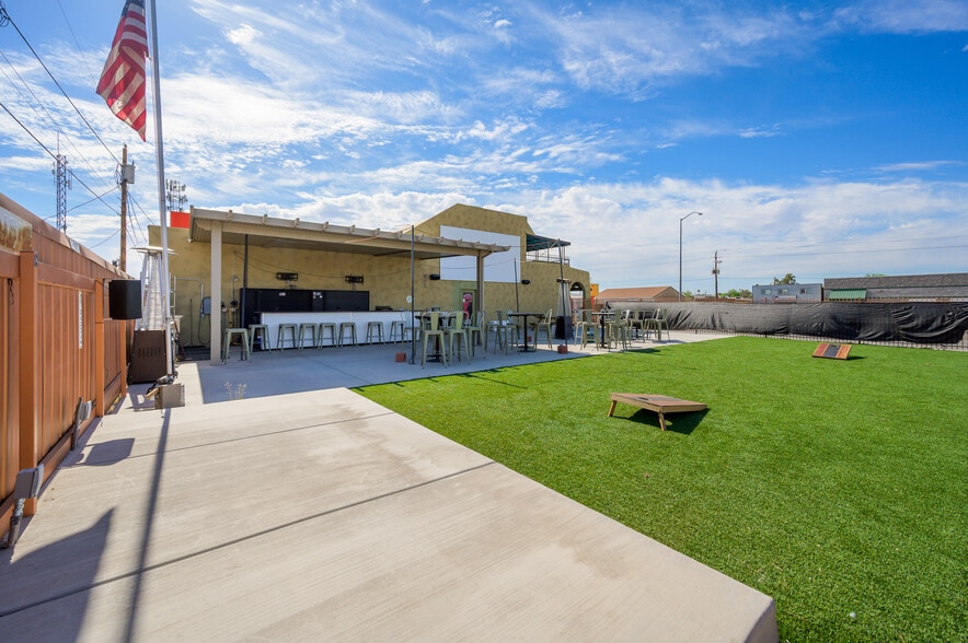 More Photos Of 877 Hancock Rd, Bullhead City Bar For Sale