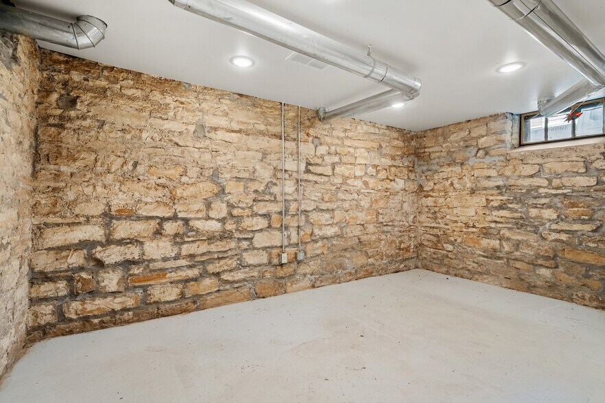 More Photos Of 720 Poyntz Ave, Manhattan Office For Sale