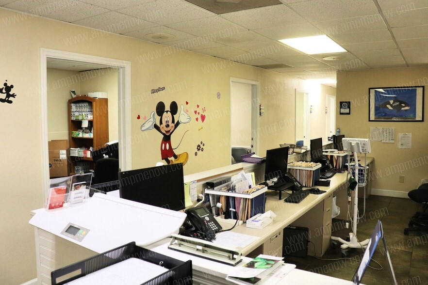 More Photos Of 8225 Normandy Blvd, Jacksonville Medical For Sale