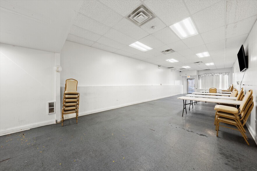 More Photos Of 4805 W Madison St, Chicago Storefront For Sale