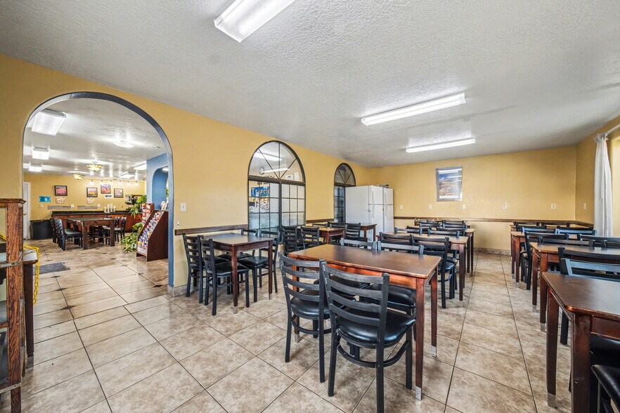 More Photos Of 386 E 300 S, Kanab Hotel For Sale