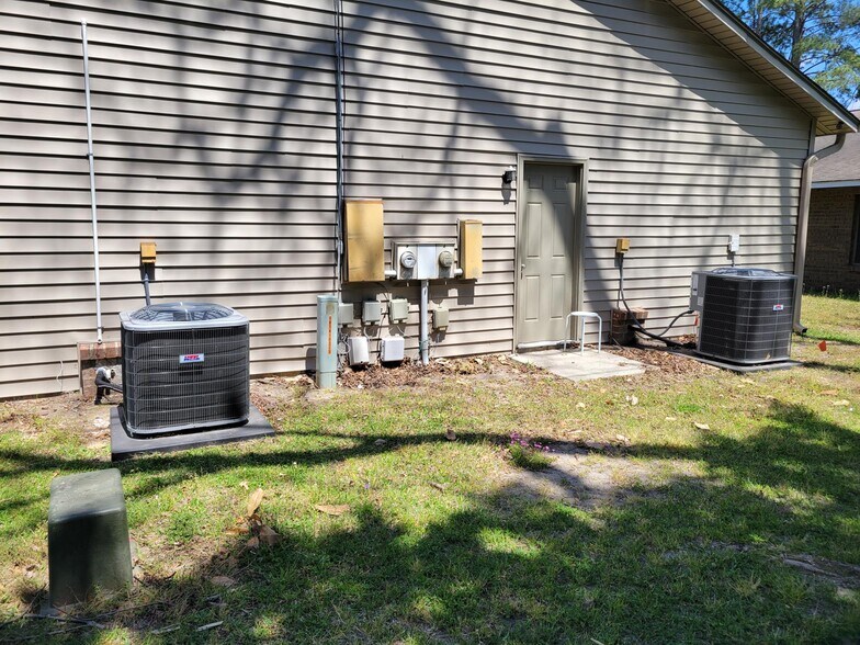 More Photos Of 2708 E 10th St, Greenville Office For Sale