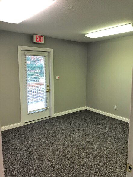 More Photos Of 2901 E Bristol St, Elkhart Office For Sale