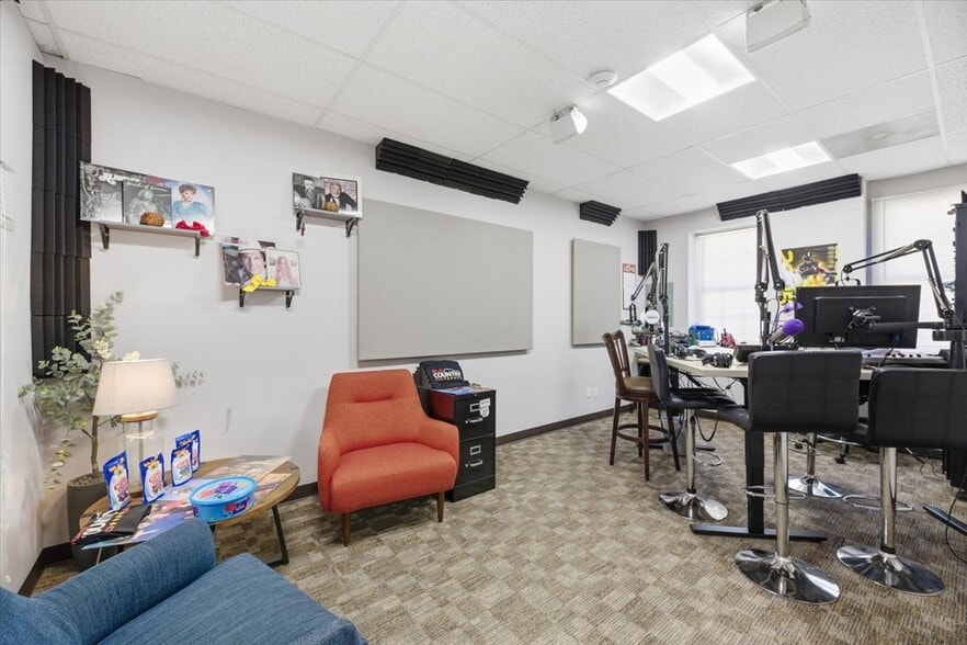 More Photos Of 600 S 4th St, Council Bluffs Office For Lease