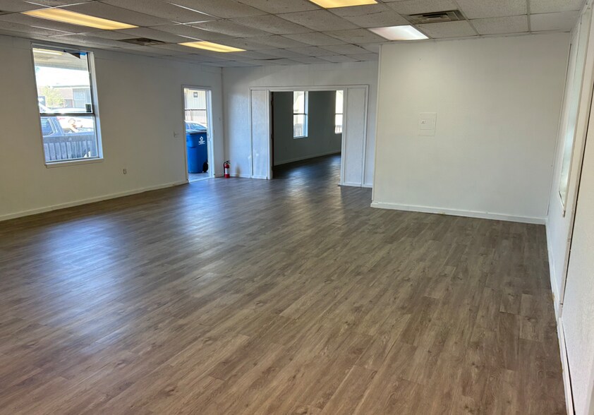 More Photos Of 803 Highway 181 N, Floresville General Retail For Sale