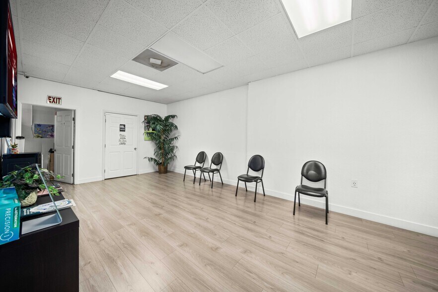 More Photos Of 516 W Lancaster Blvd, Lancaster Freestanding For Lease