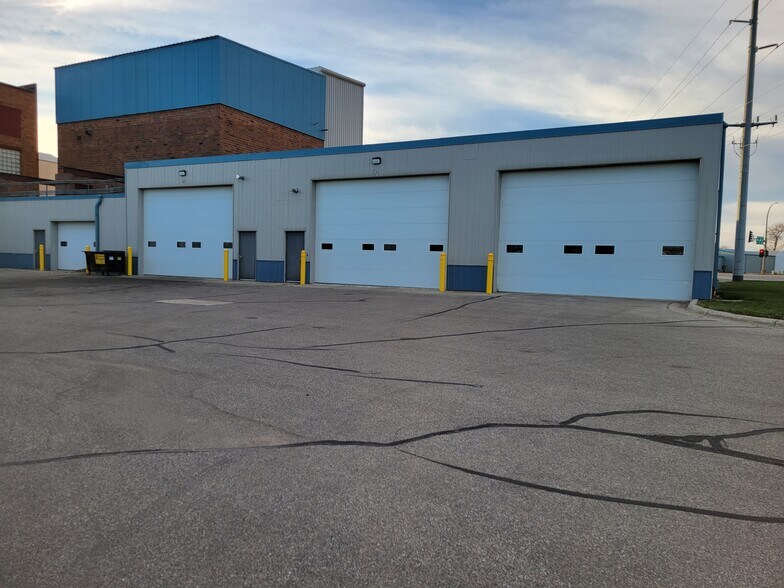 More Photos Of 100 N Hwy 59, Marshall Distribution For Lease