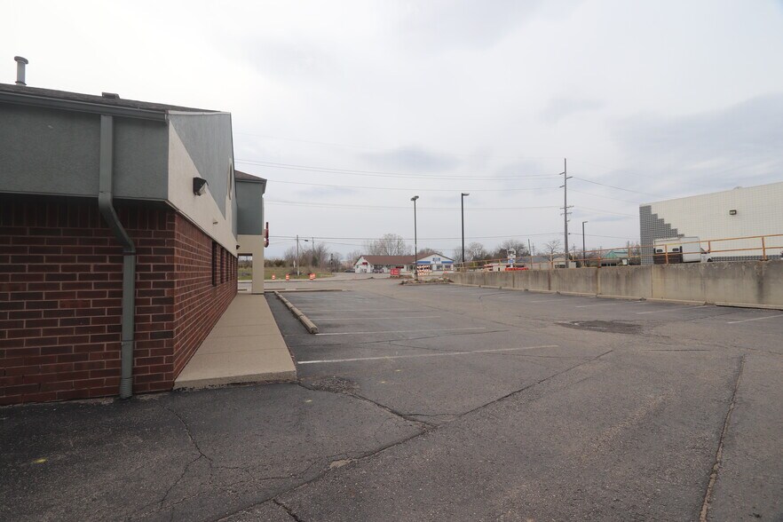 More Photos Of 5841 Whitmore Lake Rd, Brighton Office For Lease