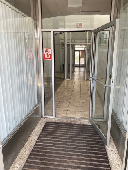 More Photos Of 5140 S Ashland Ave, Chicago Office For Sale