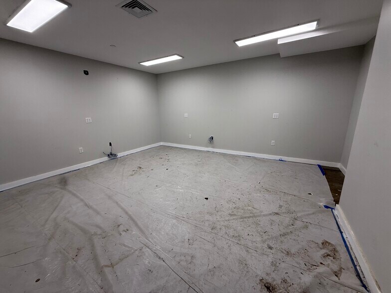 More Photos Of 1539 Covert St, Ridgewood Warehouse For Lease