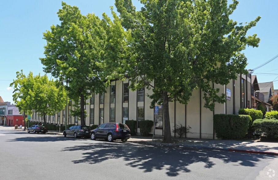 More Photos Of 2844 Summit St, Oakland Medical For Lease