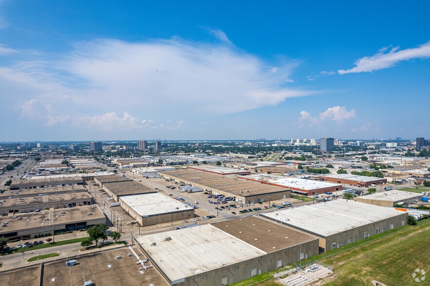 More Photos Of 4900-4930 Sharp St, Dallas Distribution For Lease