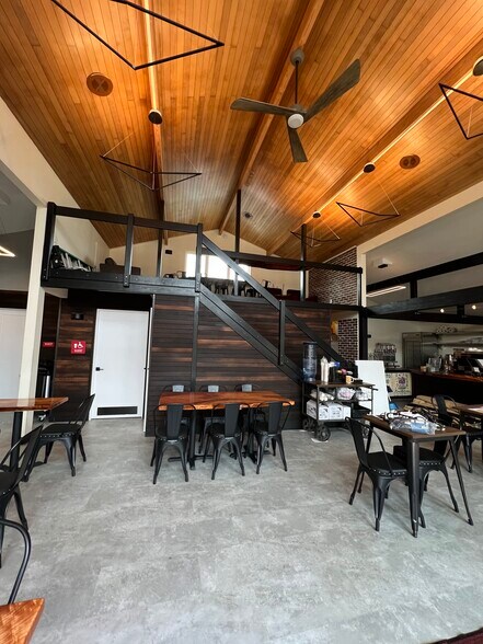 More Photos Of 165 S Miller St, Rockaway Beach Flex For Sale