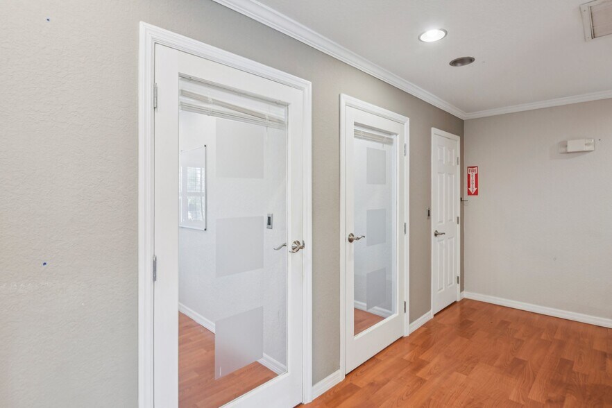 More Photos Of 4868 W Gandy Blvd, Tampa Office For Sale