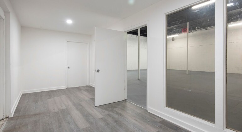 More Photos Of 405 N Charles St, Daytona Beach Warehouse For Sale