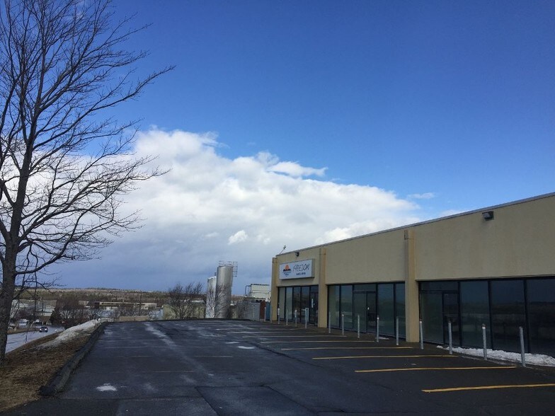 More Photos Of 170 Joseph Zatzman Dr, Dartmouth Warehouse For Lease