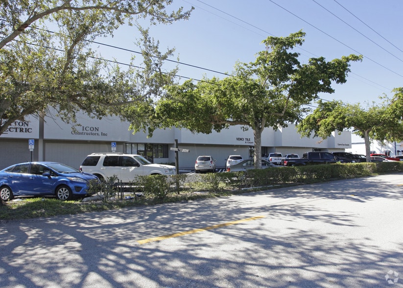 More Photos Of 12350-12360 Wiles Rd, Coral Springs Warehouse For Lease