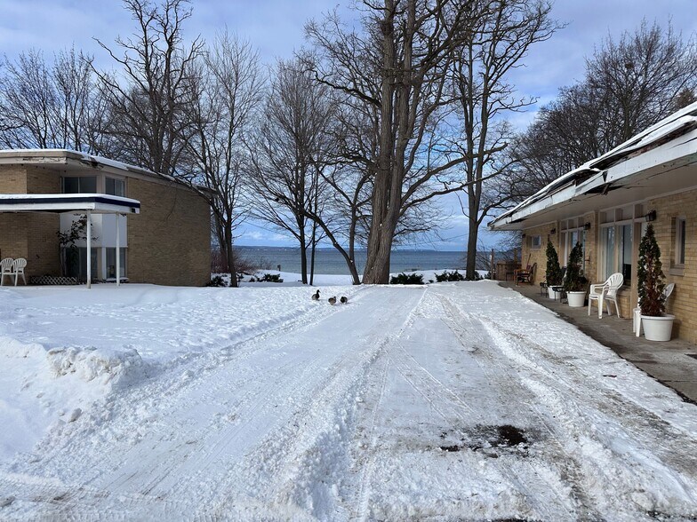 More Photos Of 841 E Front St, Traverse City Hotel For Sale