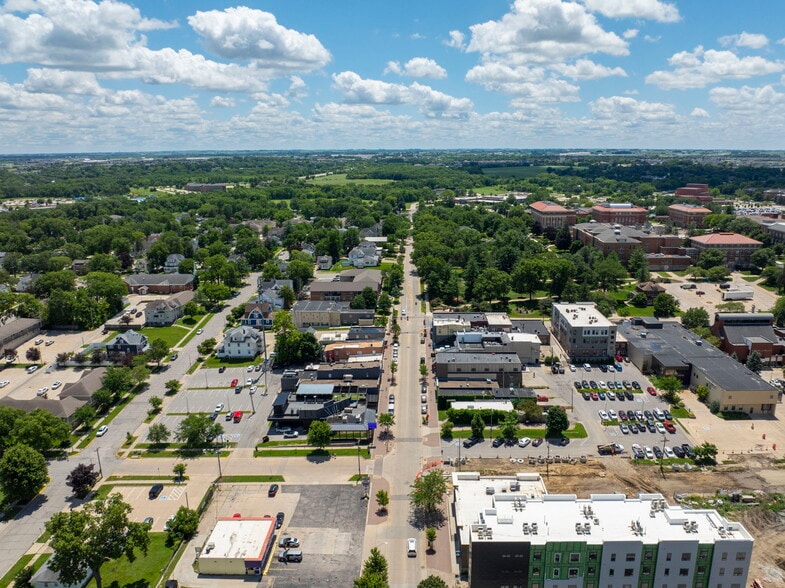 More Photos Of 2218 College St, Cedar Falls Storefront For Lease