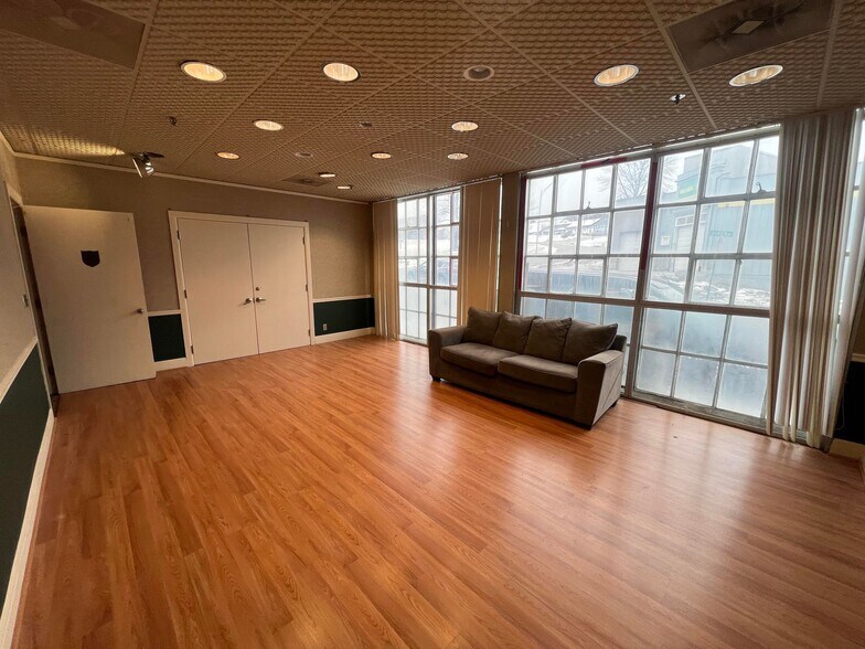 More Photos Of 100 Barber Ave, Worcester Office For Sale