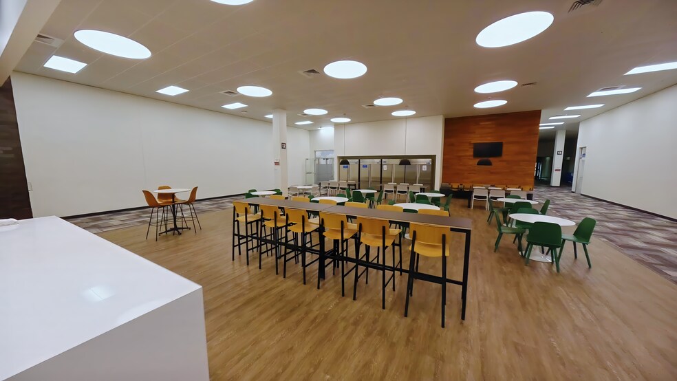 More Photos Of 2914 SE I St, Bentonville Office For Lease