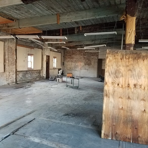 More Photos Of 60 Dickerson St, Newark Light Manufacturing For Lease
