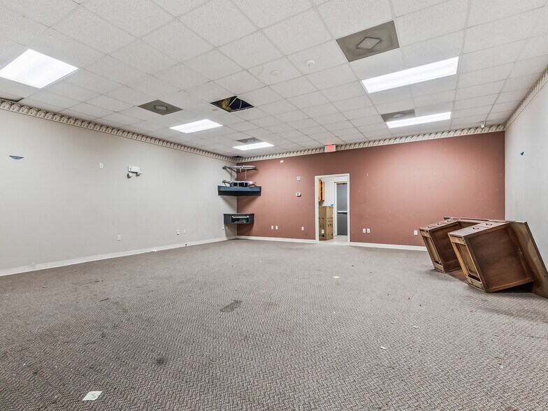 More Photos Of 2016 N Point Blvd, Tallahassee Office For Sale