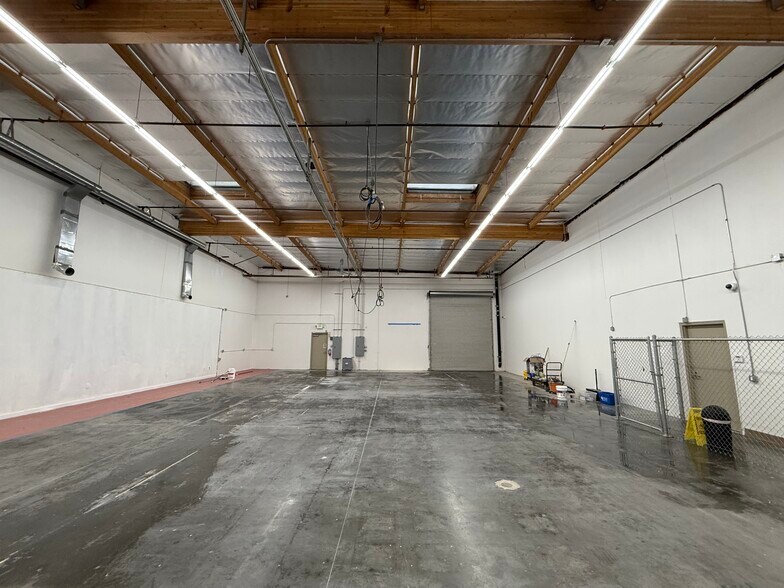 More Photos Of 758 Calle Plano, Camarillo Warehouse For Lease
