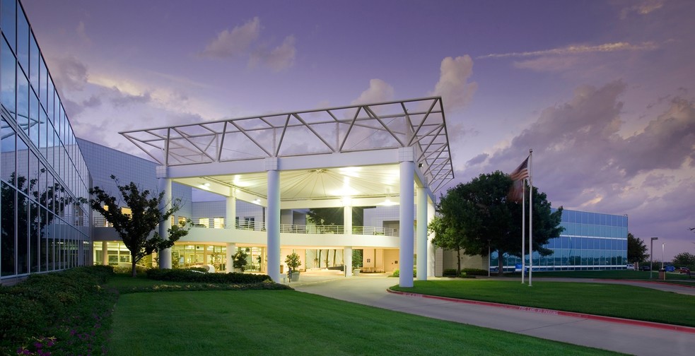 Primary Photo Of 7100 Oakmont Blvd, Fort Worth Healthcare For Lease