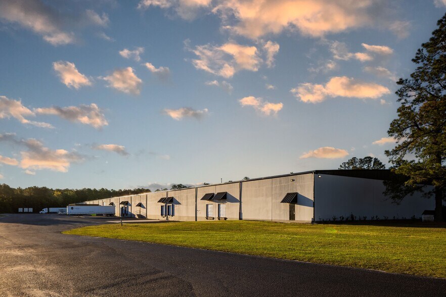 More Photos Of 802 N 23rd St, Wilmington Distribution For Lease