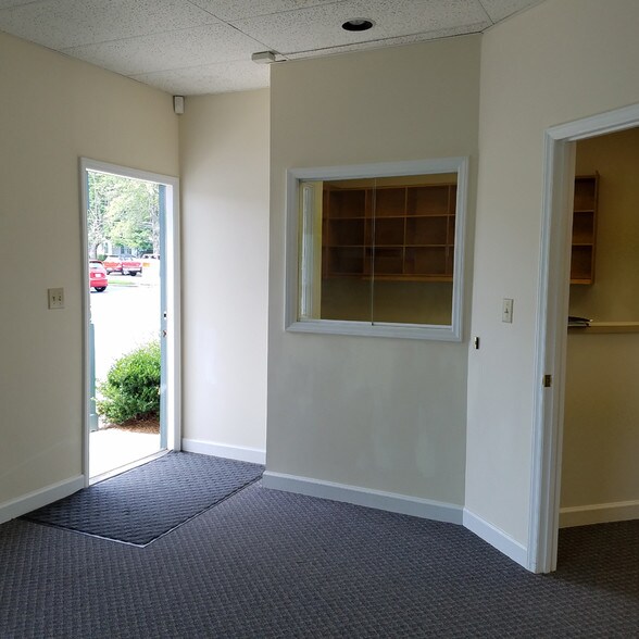 More Photos Of 1919 Boulevard St, Greensboro Office For Lease