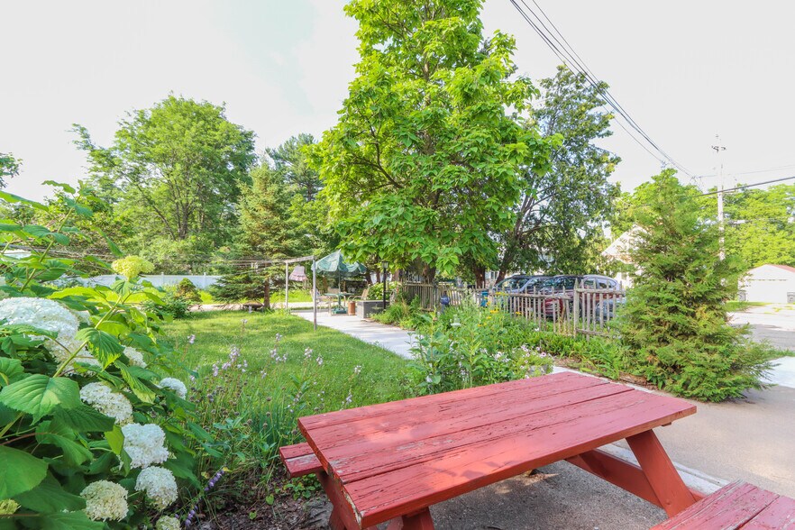 More Photos Of 109 W Lake St, Waupaca Healthcare For Sale