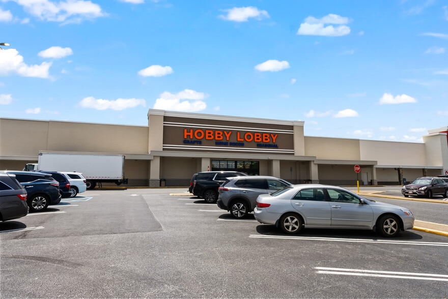 More Photos Of 91-290 University Plz, Newark Unknown For Lease