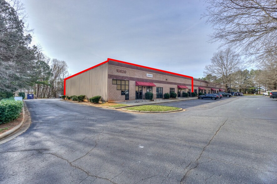 Primary Photo Of 10620 Bailey Rd, Cornelius Flex For Sale