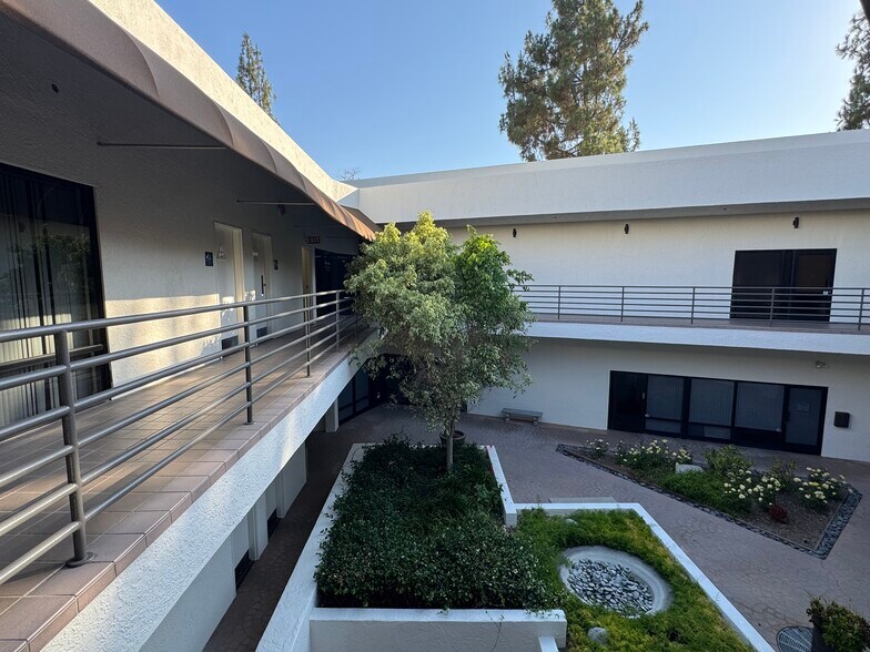 More Photos Of 600 Hampshire Rd, Westlake Village Office For Lease