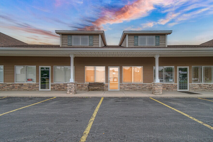 More Photos Of 2502 Beech St, Valparaiso Storefront For Sale