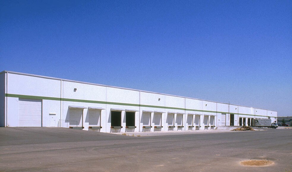 More Photos Of 8388 Rovana Cir, Sacramento Warehouse For Lease