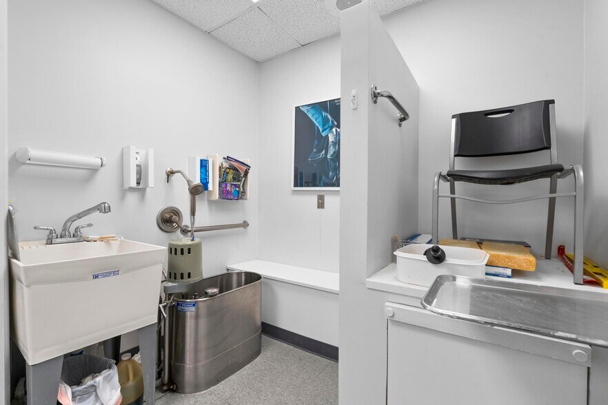 More Photos Of 385 Main St, West Haven Medical For Sale