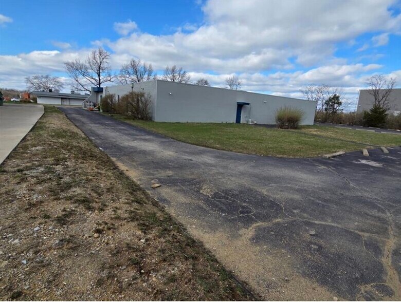 More Photos Of 330 Progress Rd, Dayton Office For Sale