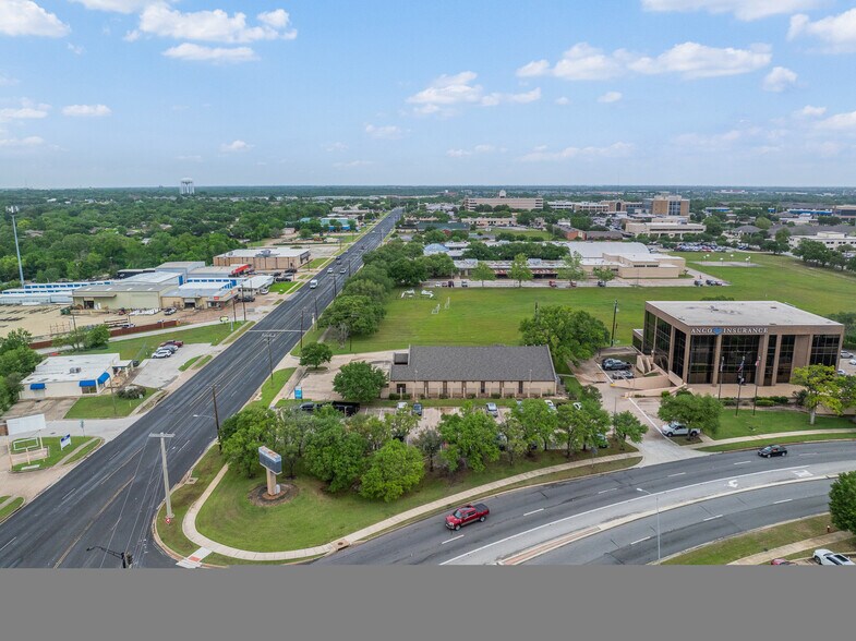 More Photos Of 1215 E Villa Maria Rd, Bryan Office For Sale