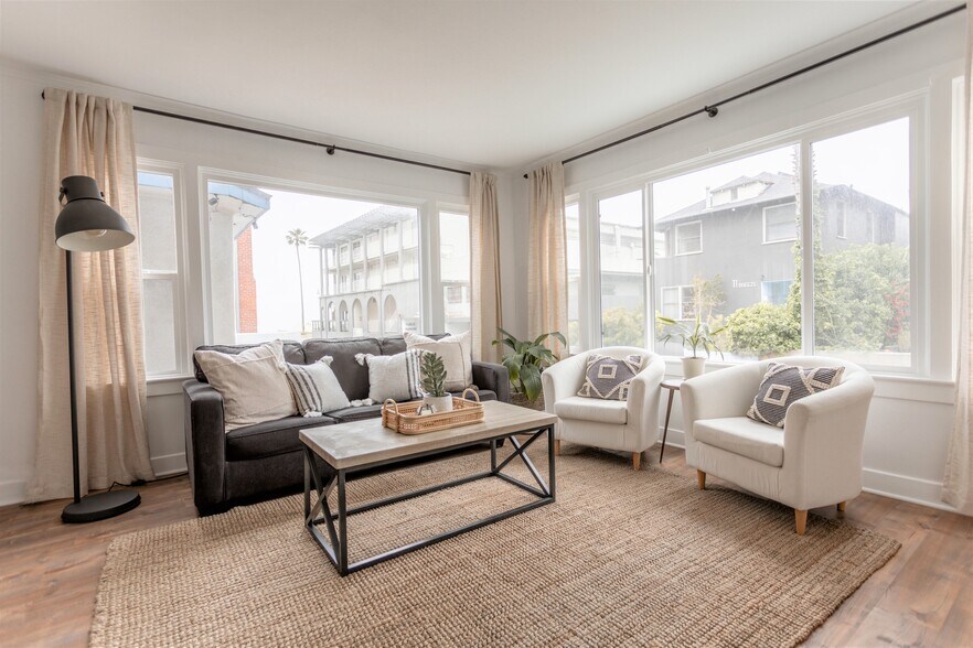 More Photos Of 20 Breeze Ave, Venice Apartments For Sale